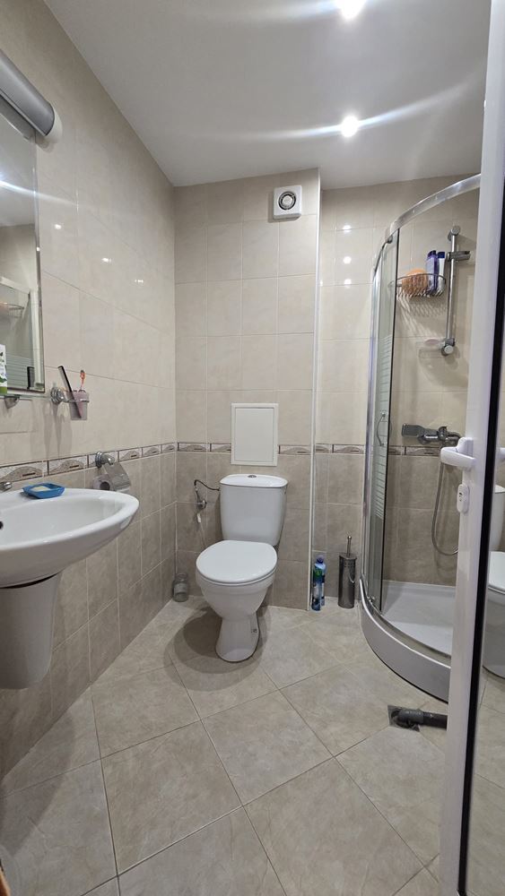 One-Bedroom Apartment with Pool View in Sveti Vlas – Just Steps from the Sea