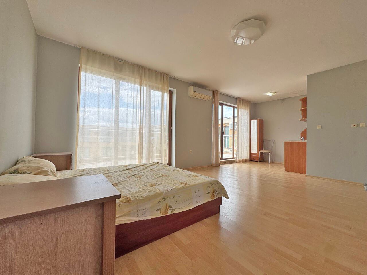 Panoramic one-bedroom apartment with large terrace and open view – Sunny Beach