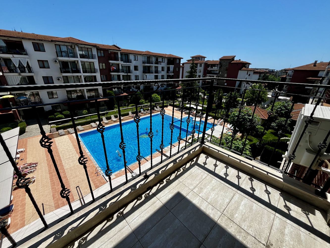 Seaside comfort and tranquility near Nessebar! Furnished one-bedroom apartment with pool view in a luxurious gated complex