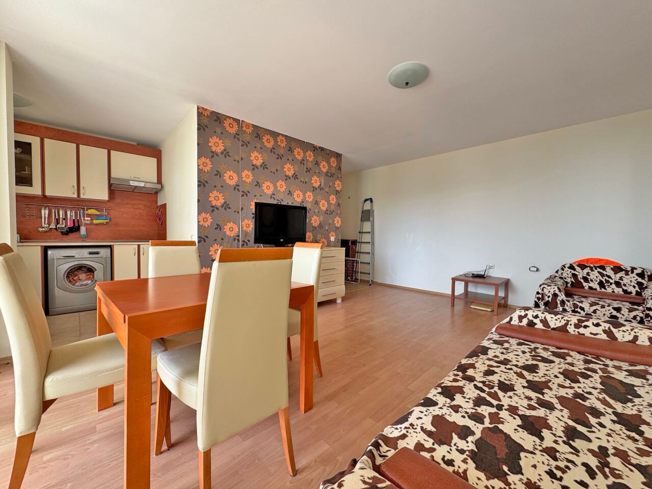 One-bedroom apartment with sea panorama and pool view in a prestigious complex in Sveti Vlas