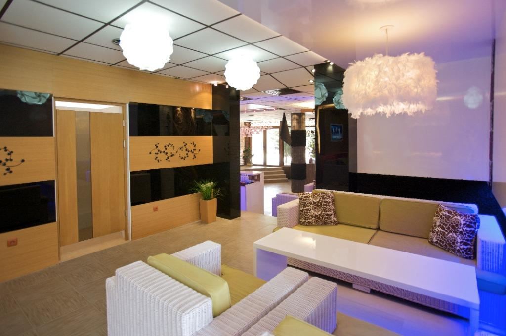 Three-room apartment with luxury renovation in Sunny Beach – pool view and installment payment option