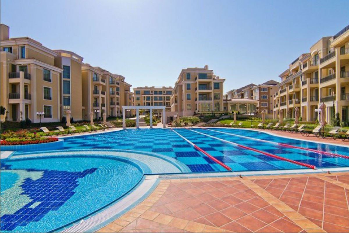 First-Line Apartment with Sea View – Fully Furnished Property in a Mediterranean-Style Complex