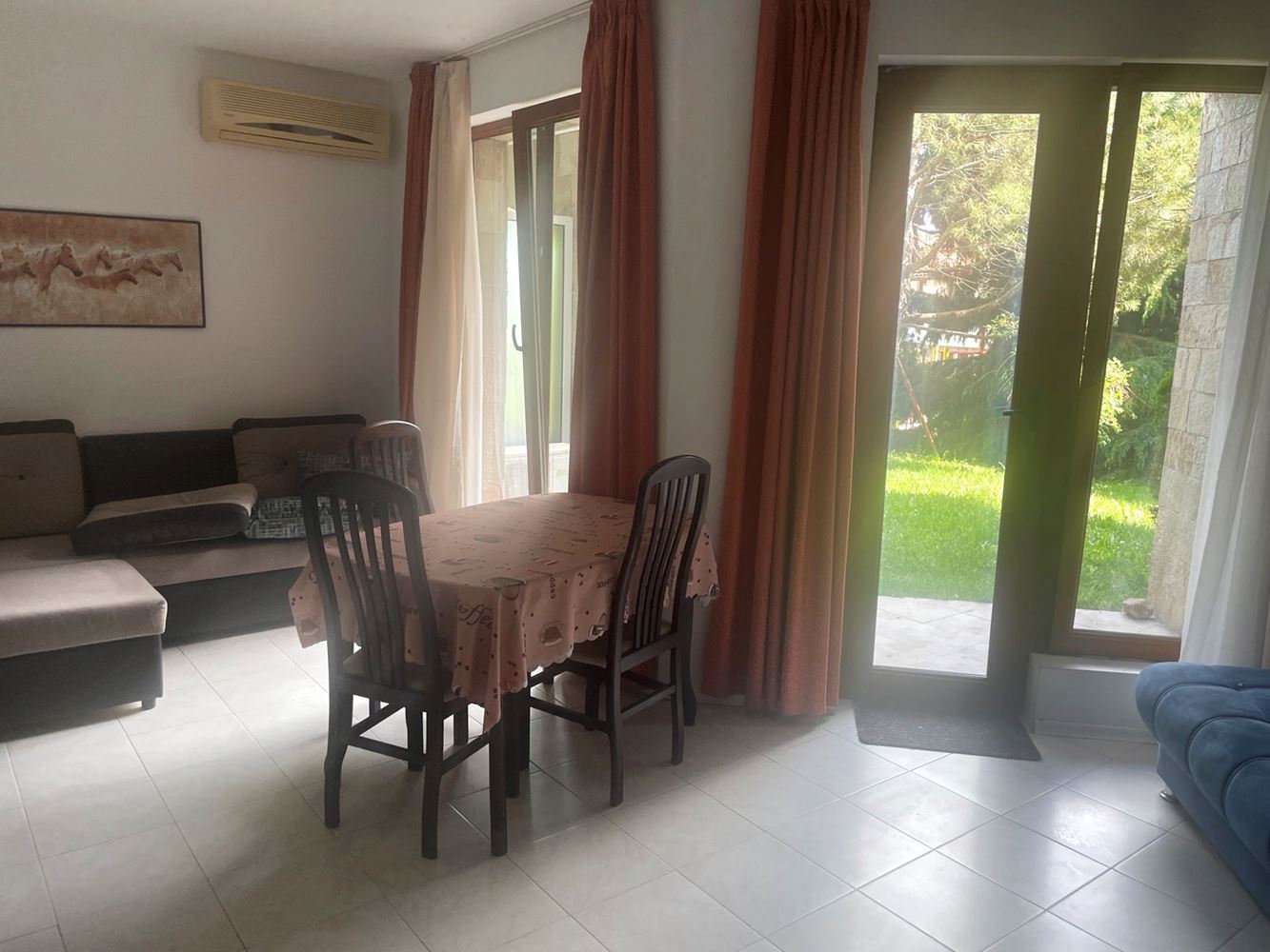One-bedroom apartment with direct access to the pool in a complex in Sveti Vlas
