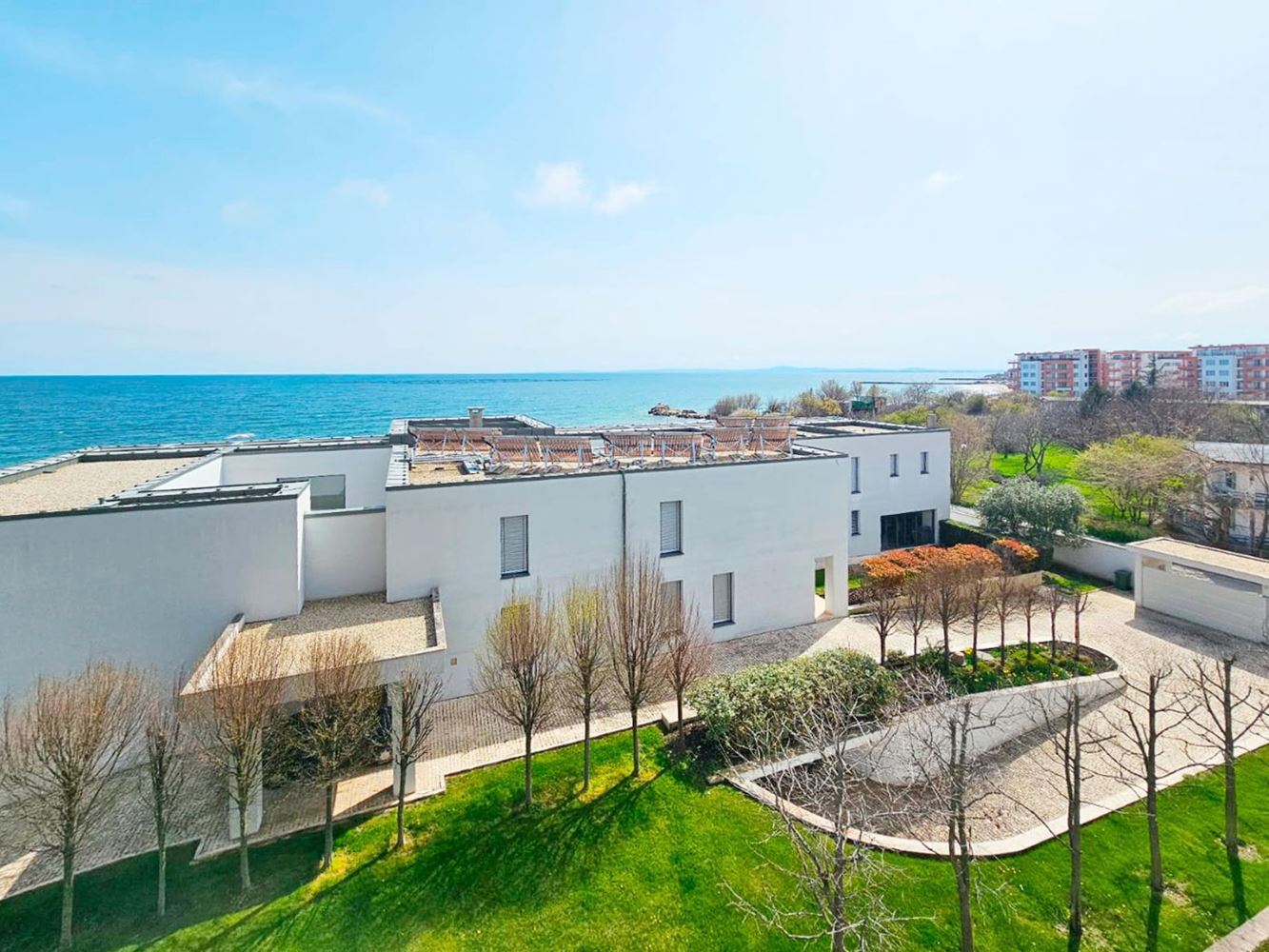 Sunny and spacious studio with sea view in Ravda – 100 m from the beach, in a well-maintained complex with a pool and greenery