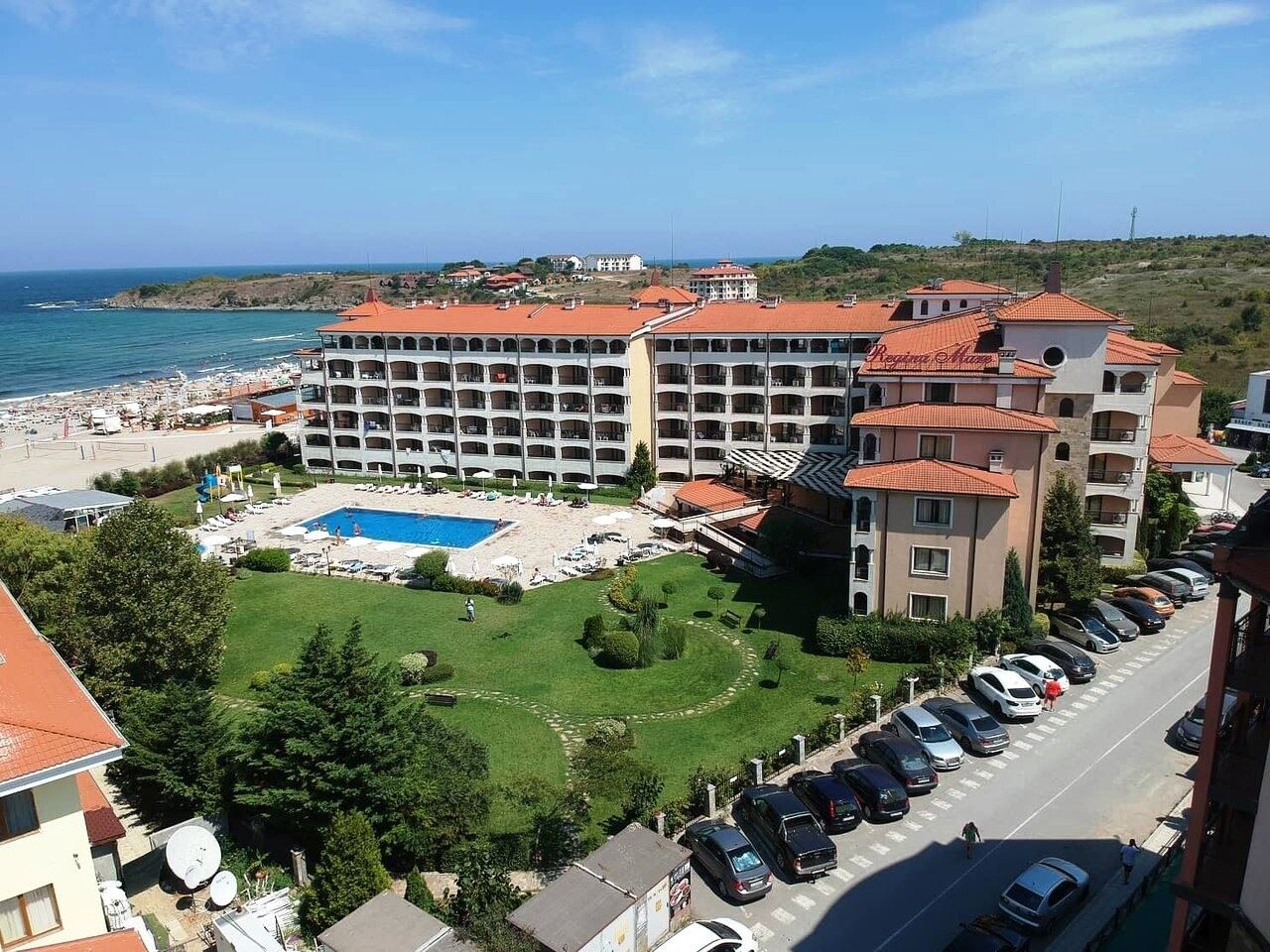 Spacious one-bedroom apartment on the first sea line in Tsarevo with full furnishing