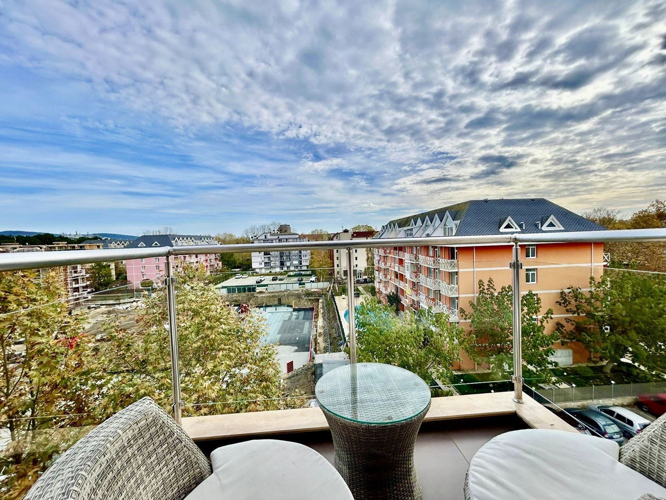 Bright and cozy studio with view of beautiful inner courtyard – comfort and tranquility in a modern complex