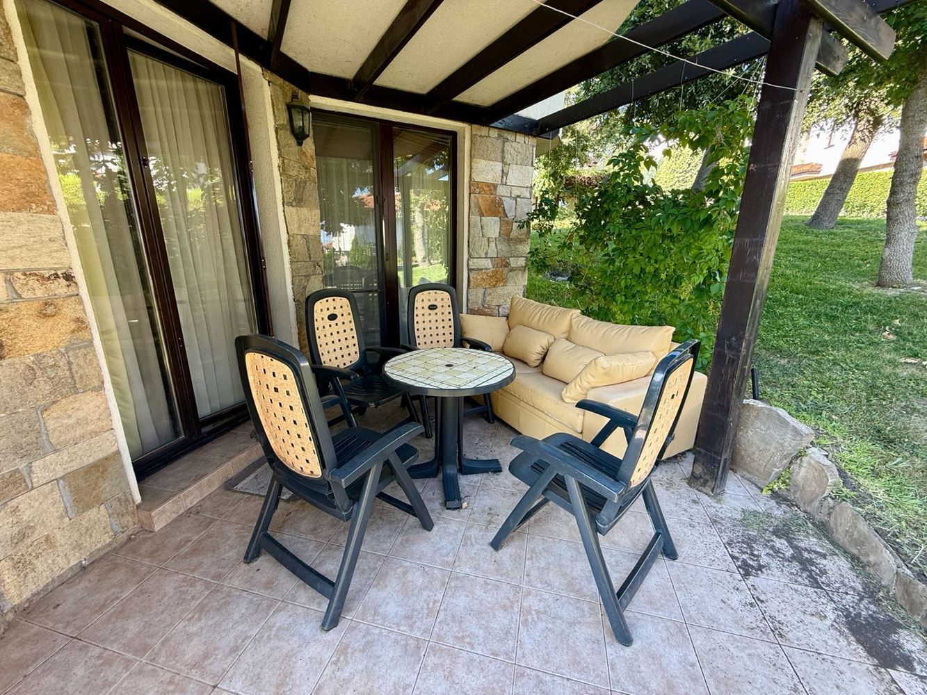 Cozy One-Bedroom Apartment with a Garden and Excellent Amenities in the Sunny Beach Area