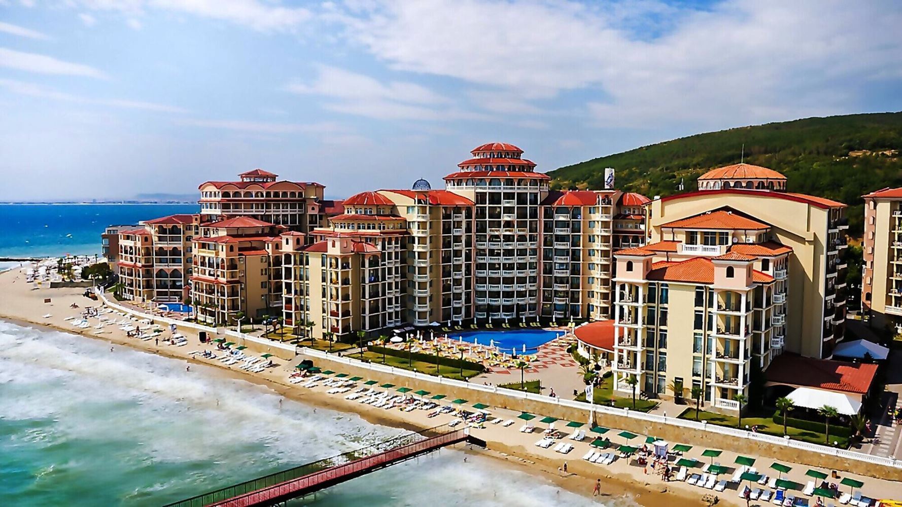 One-Bedroom Apartment with Breathtaking Panoramic Sea Views on the First Line in Elenite