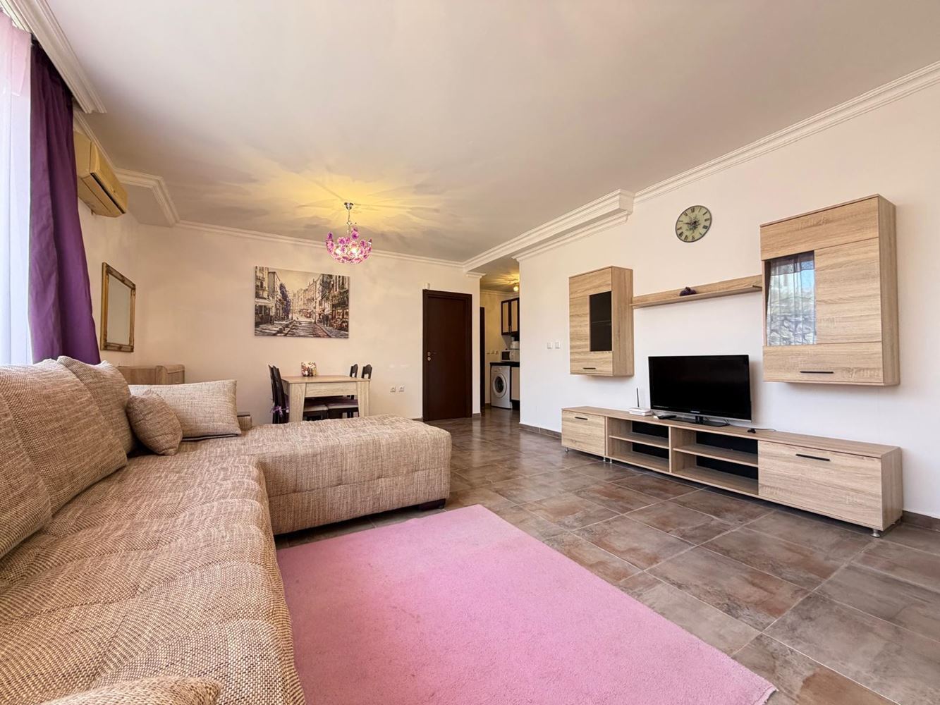 Comfortable One-Bedroom Apartment with Direct Pool Access – Ideal for Living and Investment