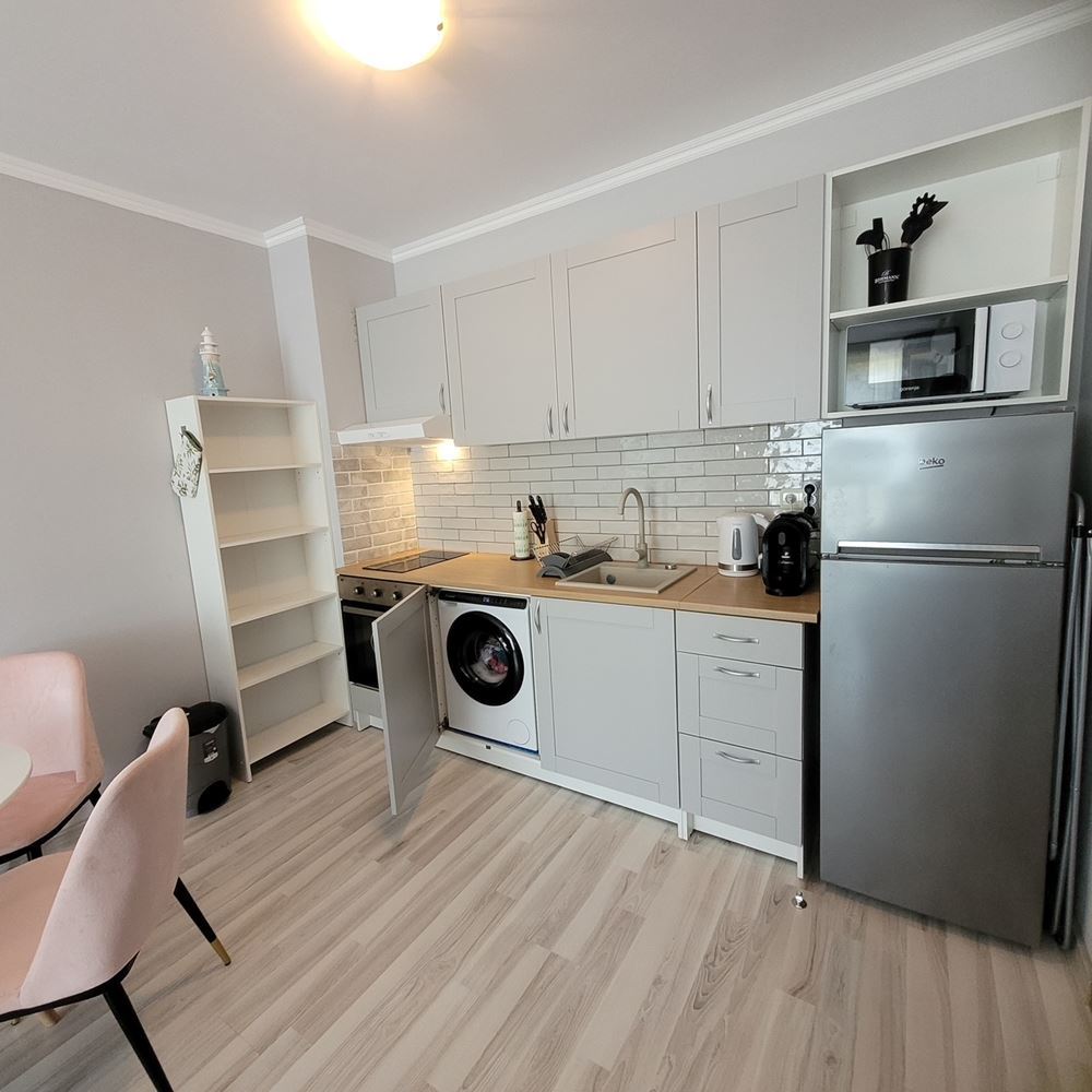 Cozy one-bedroom apartment with new furnishings in a gated complex near the sea in Elenite Resort