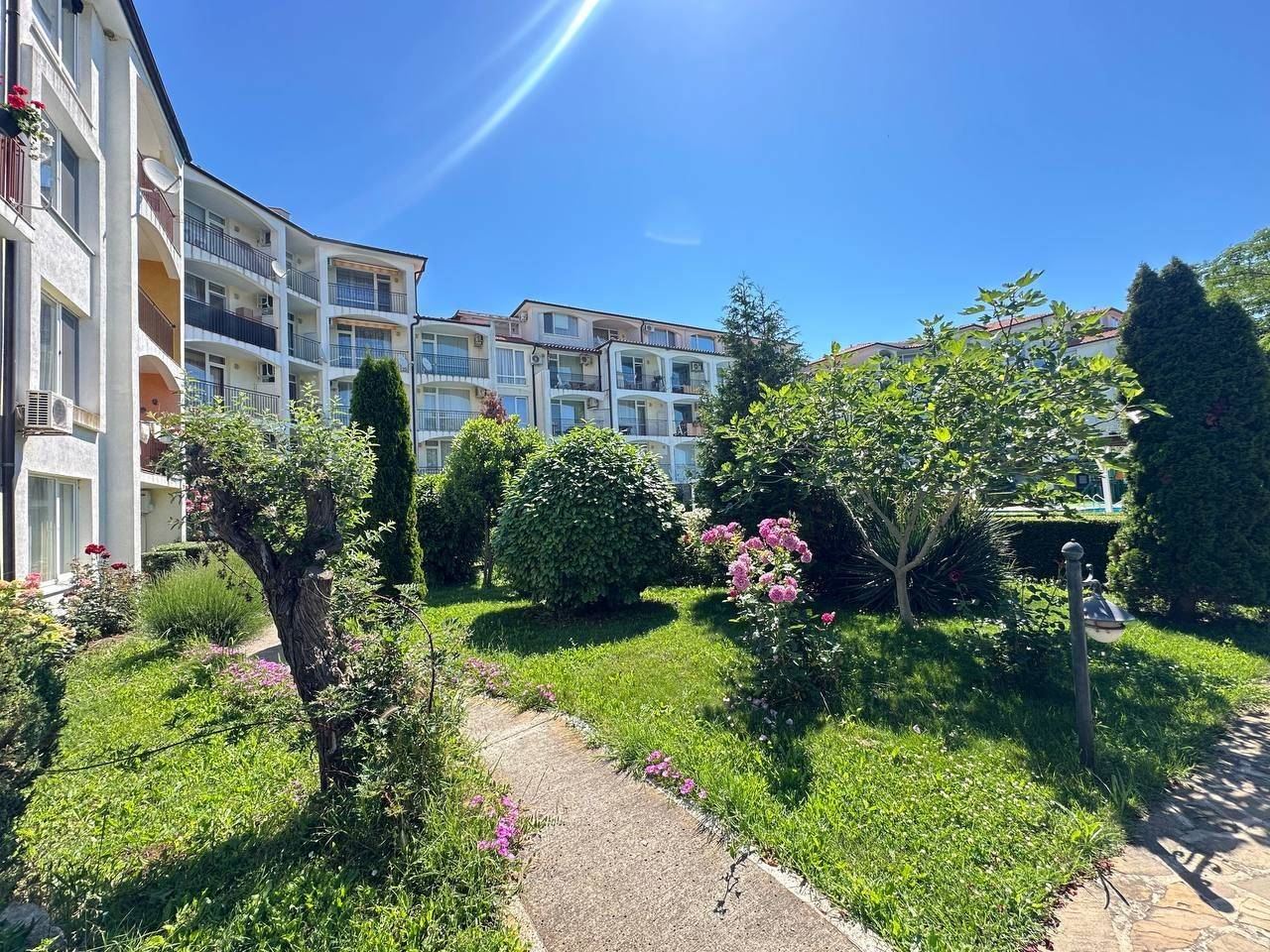 Cozy One-Bedroom Apartment in Ravda with Direct Access to the Pool Area