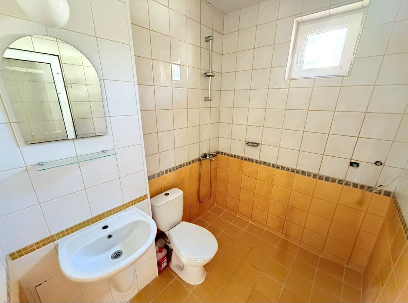 Three-room apartment with southern exposure and pool view in Sunny Beach