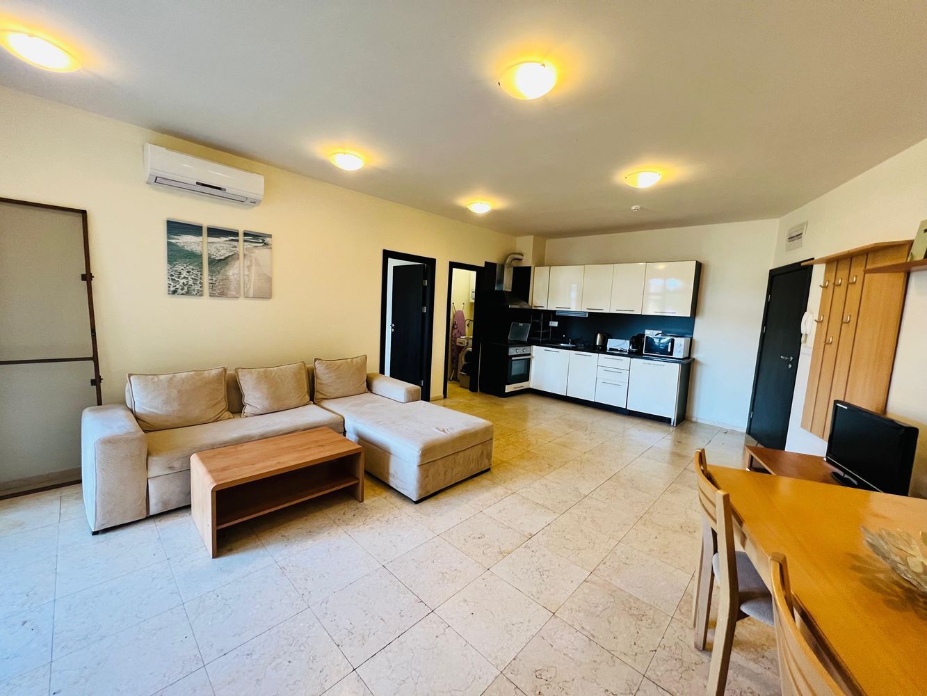 Spacious two-bedroom apartment with sea view in a luxury first-line complex in Sveti Vlas