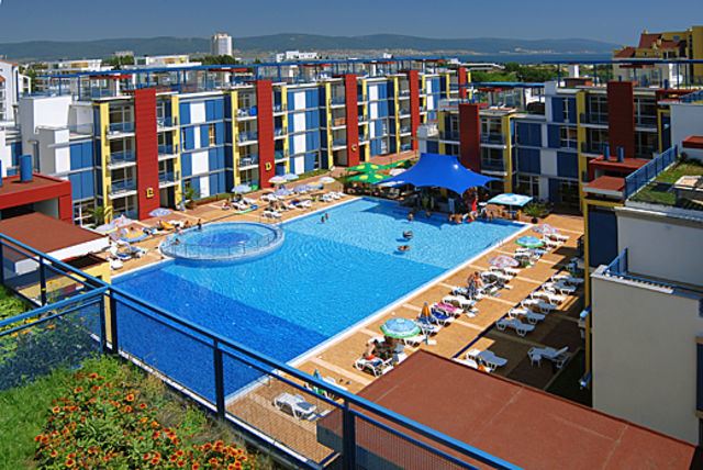 Spacious one-bedroom apartment with additional sleeping area in Sunny Beach – 200 m from the beach
