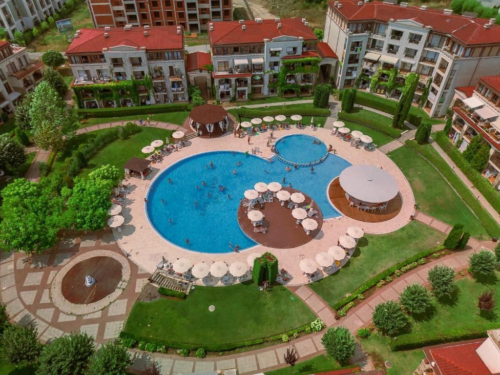 Furnished one-bedroom apartment in an elite complex with swimming pools and sports facilities