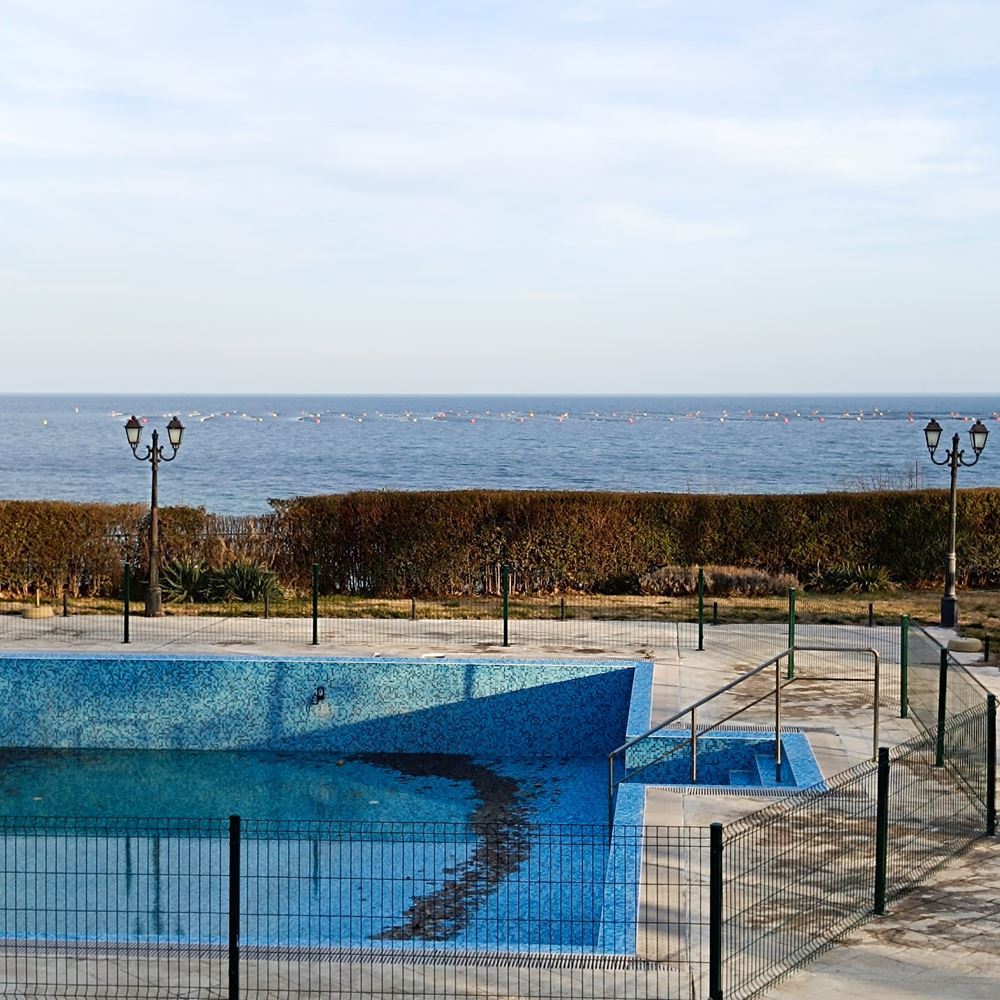 One-Bedroom Apartment on the First Line in Ravda with Panoramic Sea View