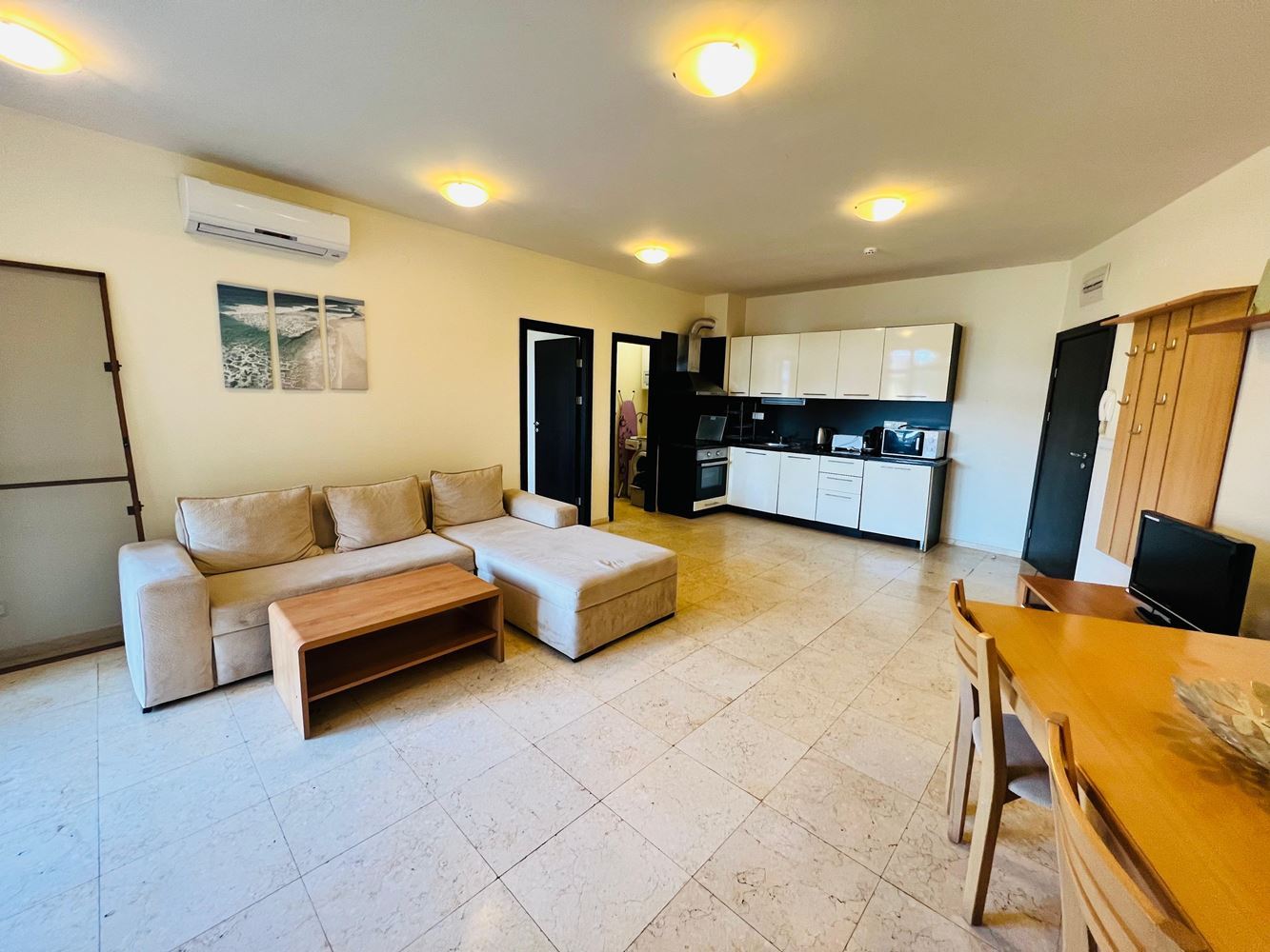 Spacious two-bedroom apartment with sea view in a luxury first-line complex in Sveti Vlas