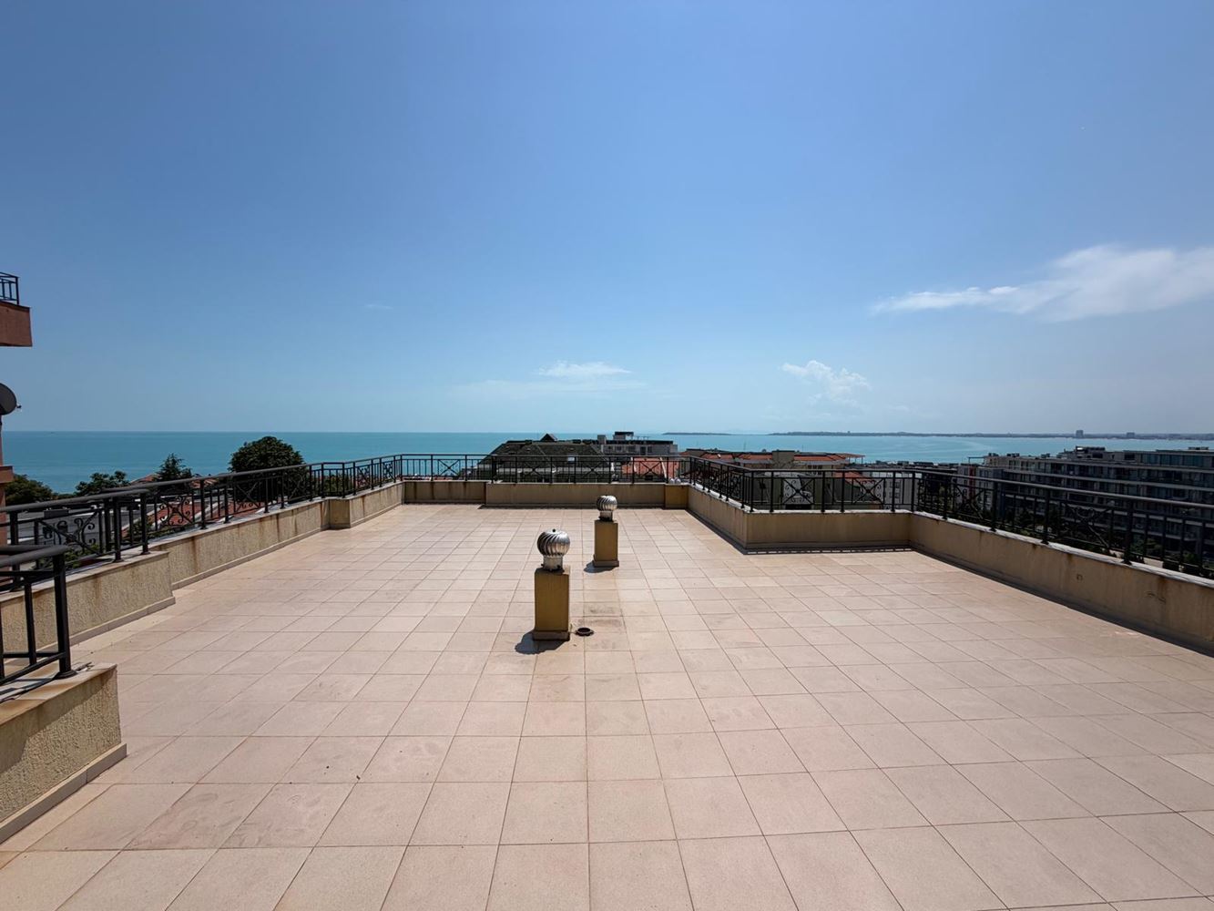 Spacious Apartment with Two Bedrooms and Panoramic Sea View in Sveti Vlas