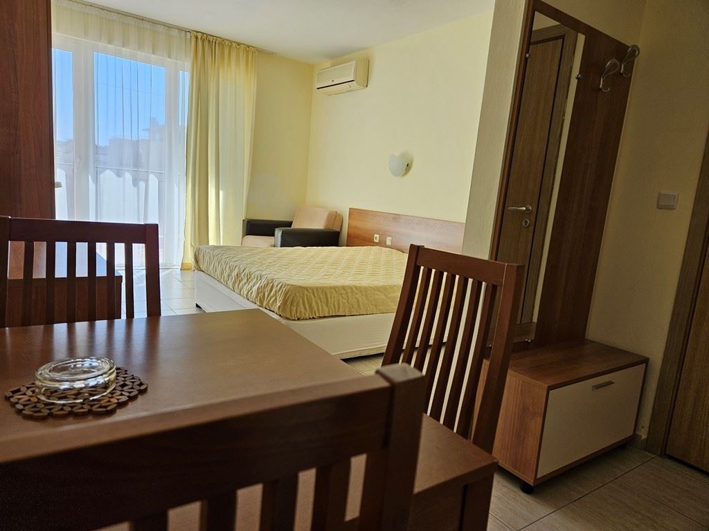 Stylish studio with panoramic pool view in Sunny Beach – ready for living and investment