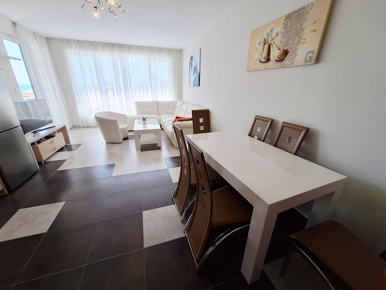 Spacious two-bedroom apartment with parking space only 200 meters from the sea in Sveti Vlas