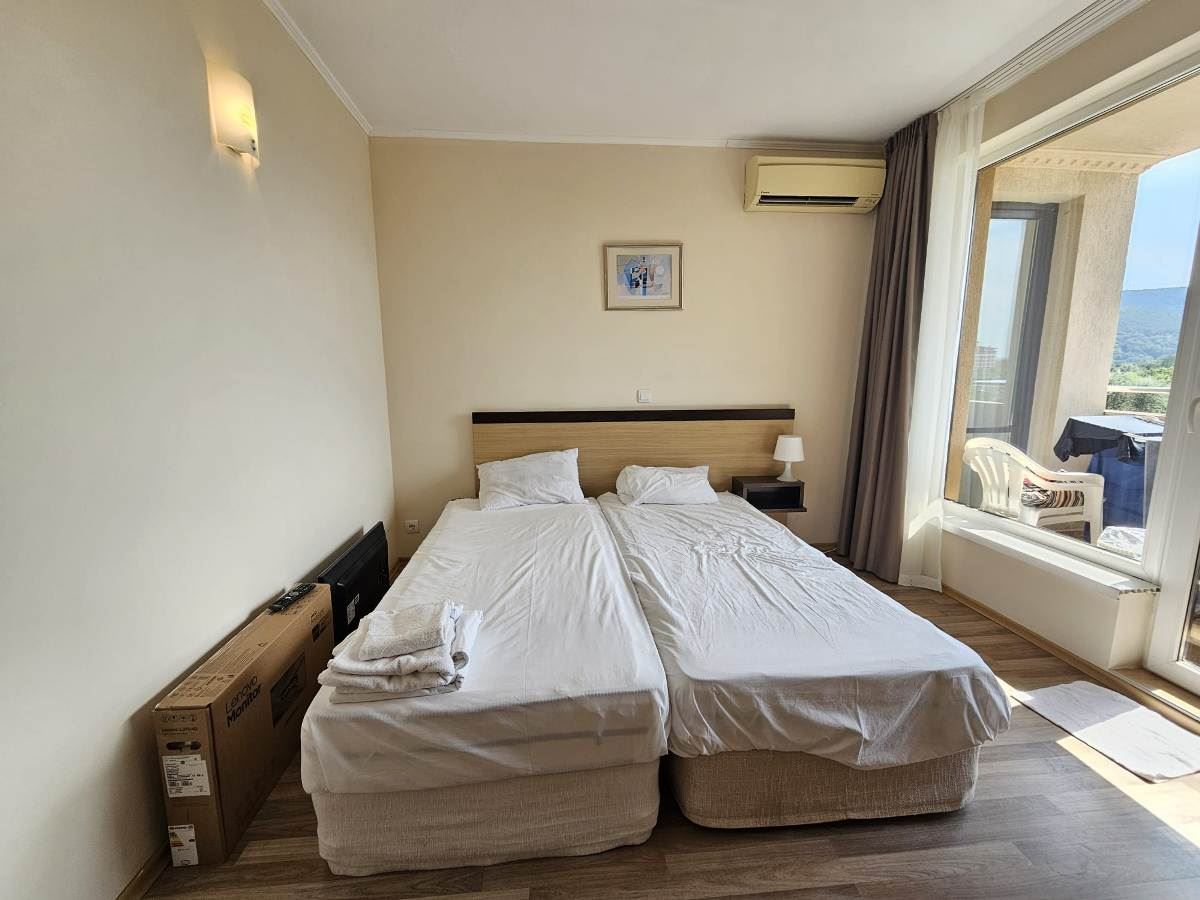 Luxury three-bedroom apartment on the beachfront in Obzor – panoramic sea and mountain views