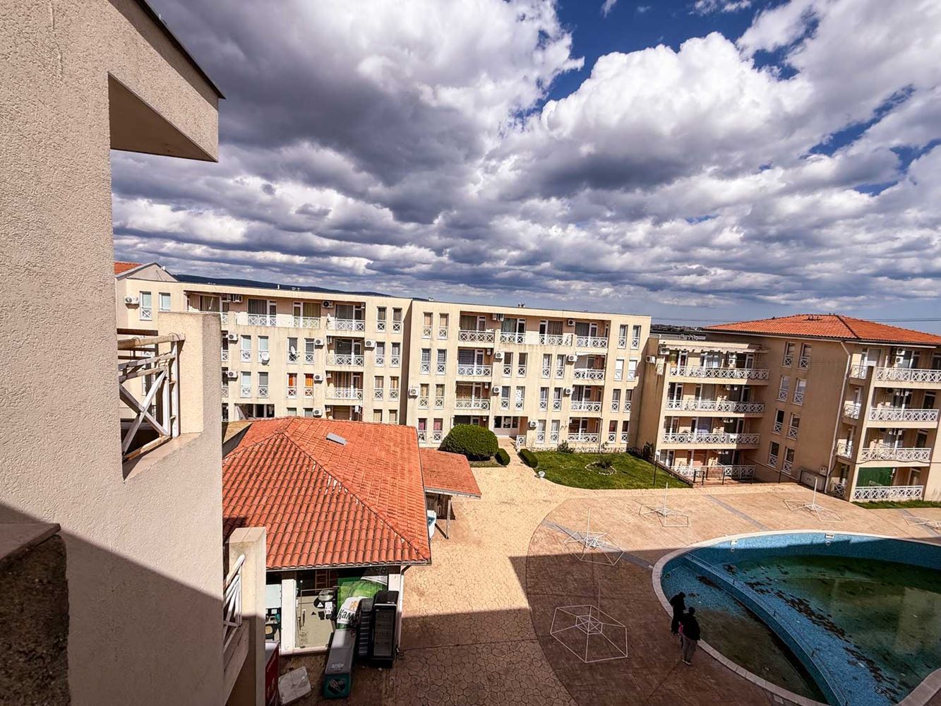 Three-room Apartment with Pool View in a Well-Maintained Complex near Sunny Beach