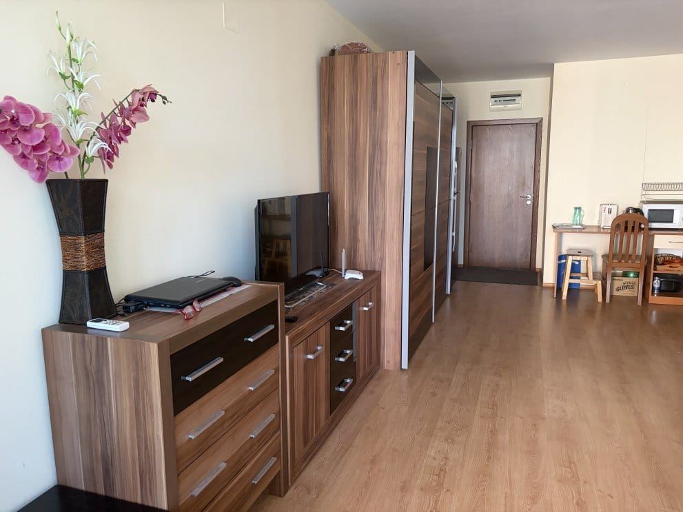 One-bedroom apartment in a modern complex with amenities in Ravda