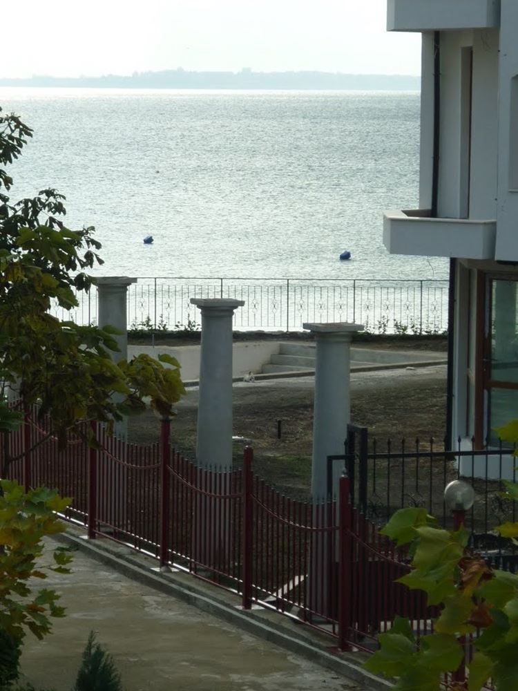 Fully Furnished One-Bedroom Apartment on the Beachfront with Sea View in Elenite