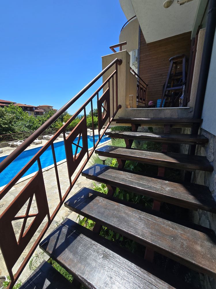 One-bedroom apartment in Sveti Vlas with direct access to the swimming pool – a quiet place for living and relaxation