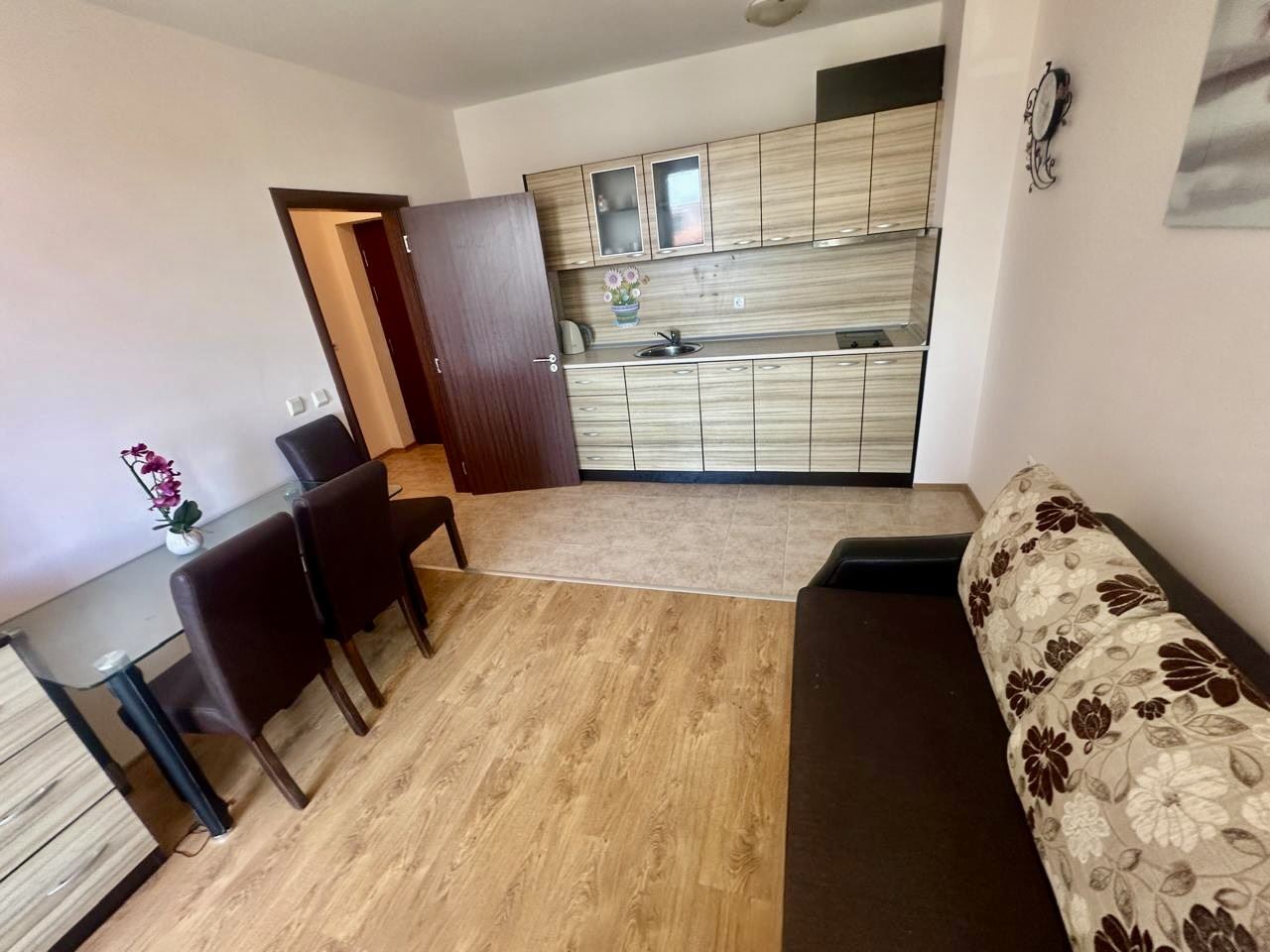 Spacious one-bedroom apartment with a view of the landscaped garden in Nessebar