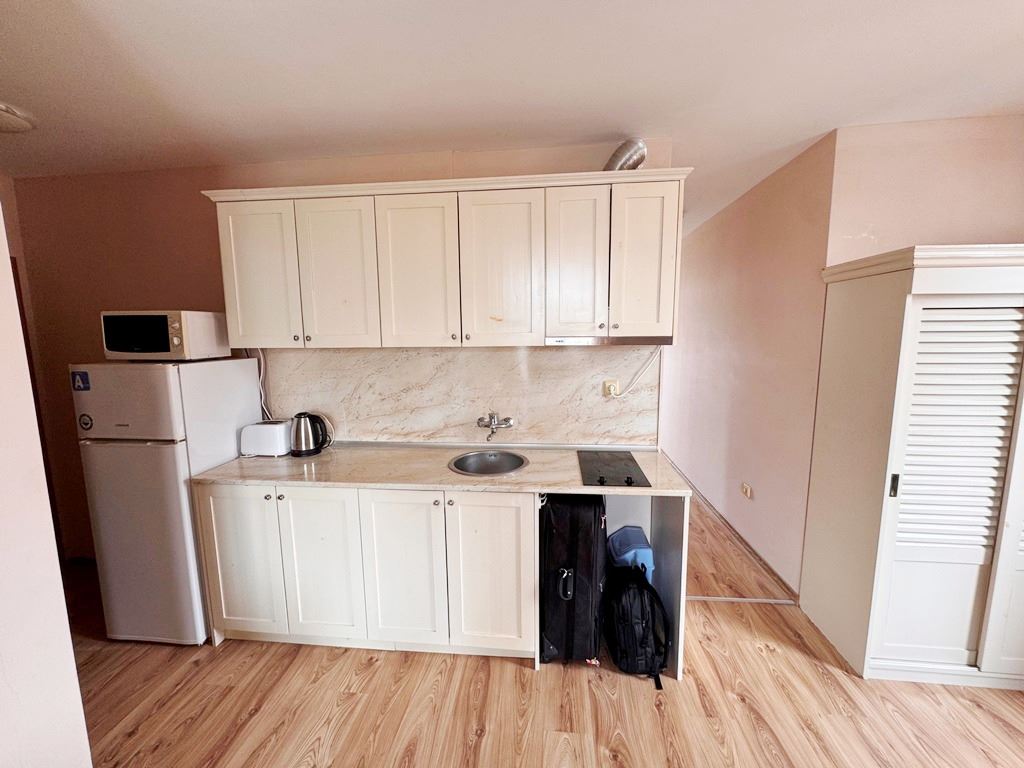 One-bedroom apartment with pool view in a prestigious complex in Sunny Beach