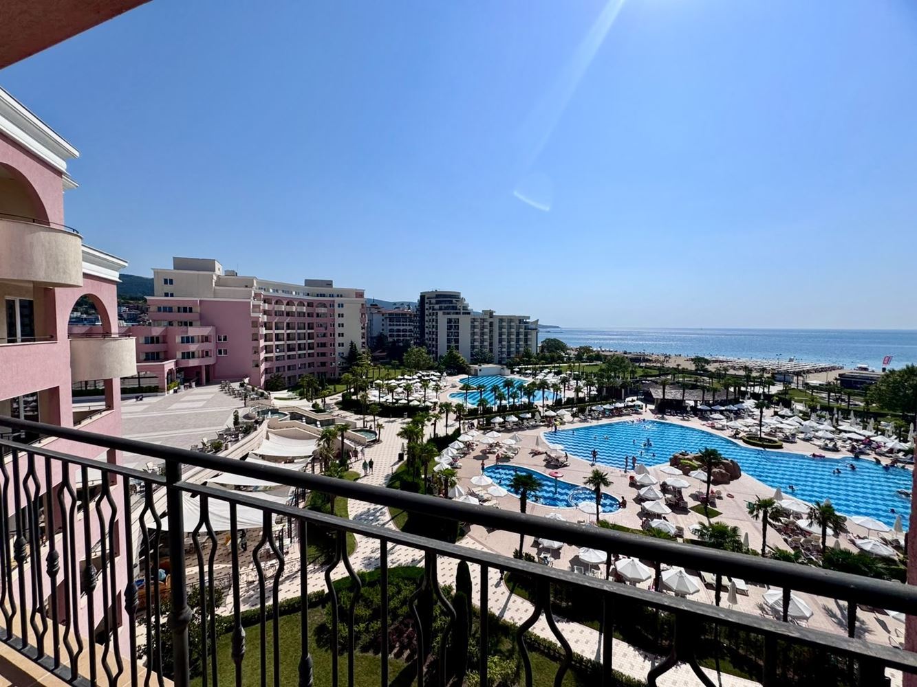 Luxury Seaside Apartment with Panoramic View in a Prestigious Complex in Sunny Beach