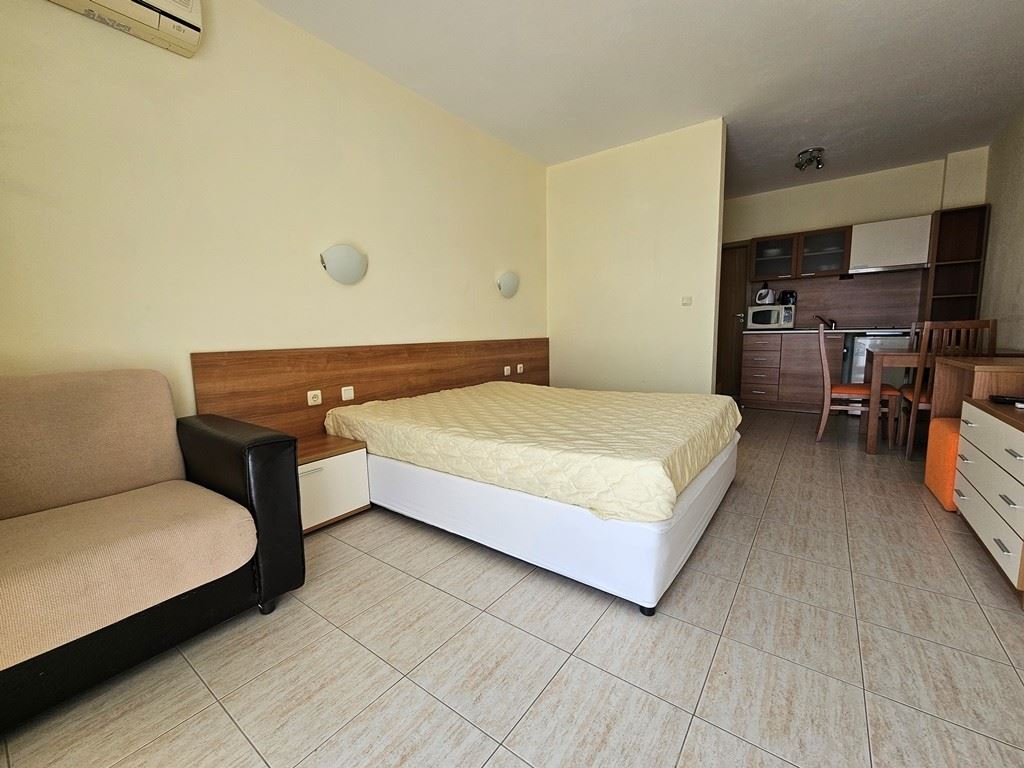 Stylish studio with panoramic pool view in Sunny Beach – ready for living and investment