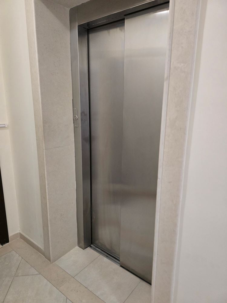 New One-Bedroom Apartment in Pomorie – Renovated, Ready for Furnishing, with a Spacious Balcony and Barbecue