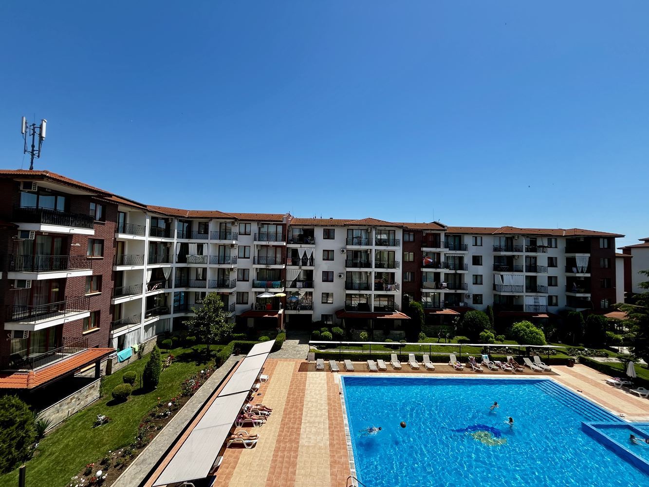 Seaside comfort and tranquility near Nessebar! Furnished one-bedroom apartment with pool view in a luxurious gated complex