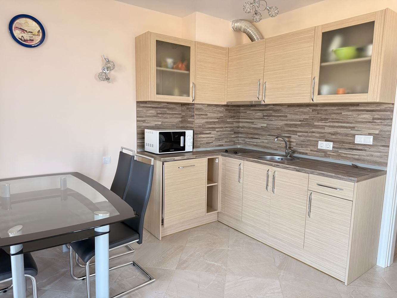 First-Line Apartment with Sea View – Fully Furnished Property in a Mediterranean-Style Complex
