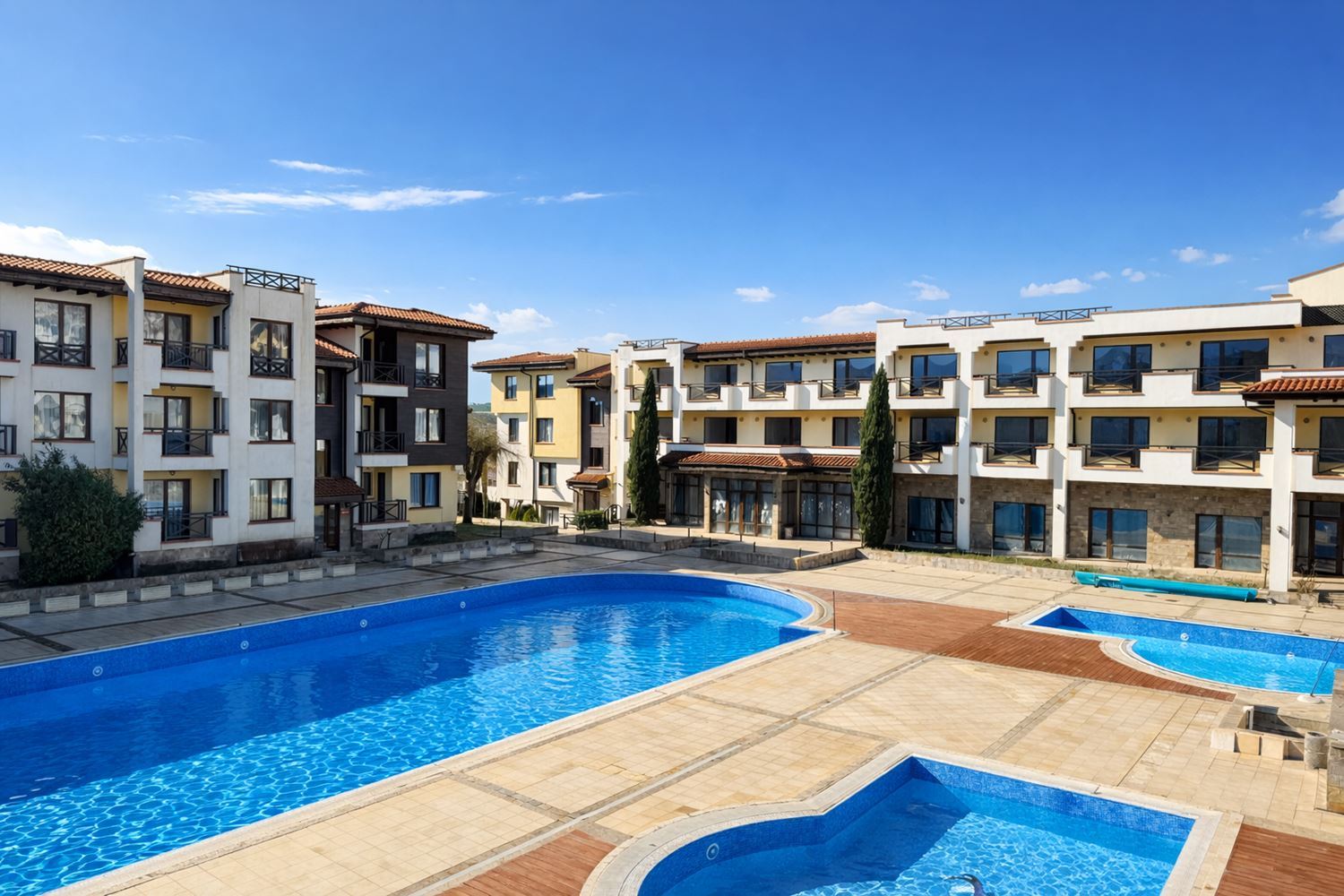 Two-bedroom apartment with sea panorama and private beach in a prestigious complex in Chernomorets