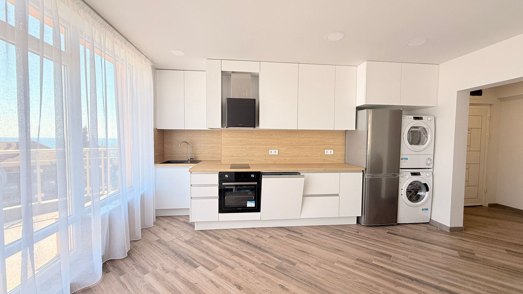 Luxury three-bedroom apartment on the first line in Ravda – space, prestige, and breathtaking sea panorama