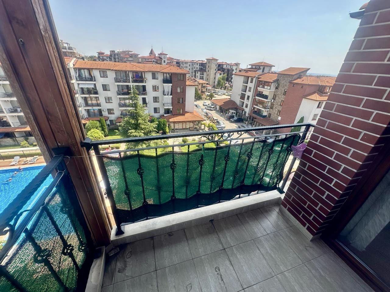 Spacious one-bedroom apartment with a view of the landscaped garden in Nessebar