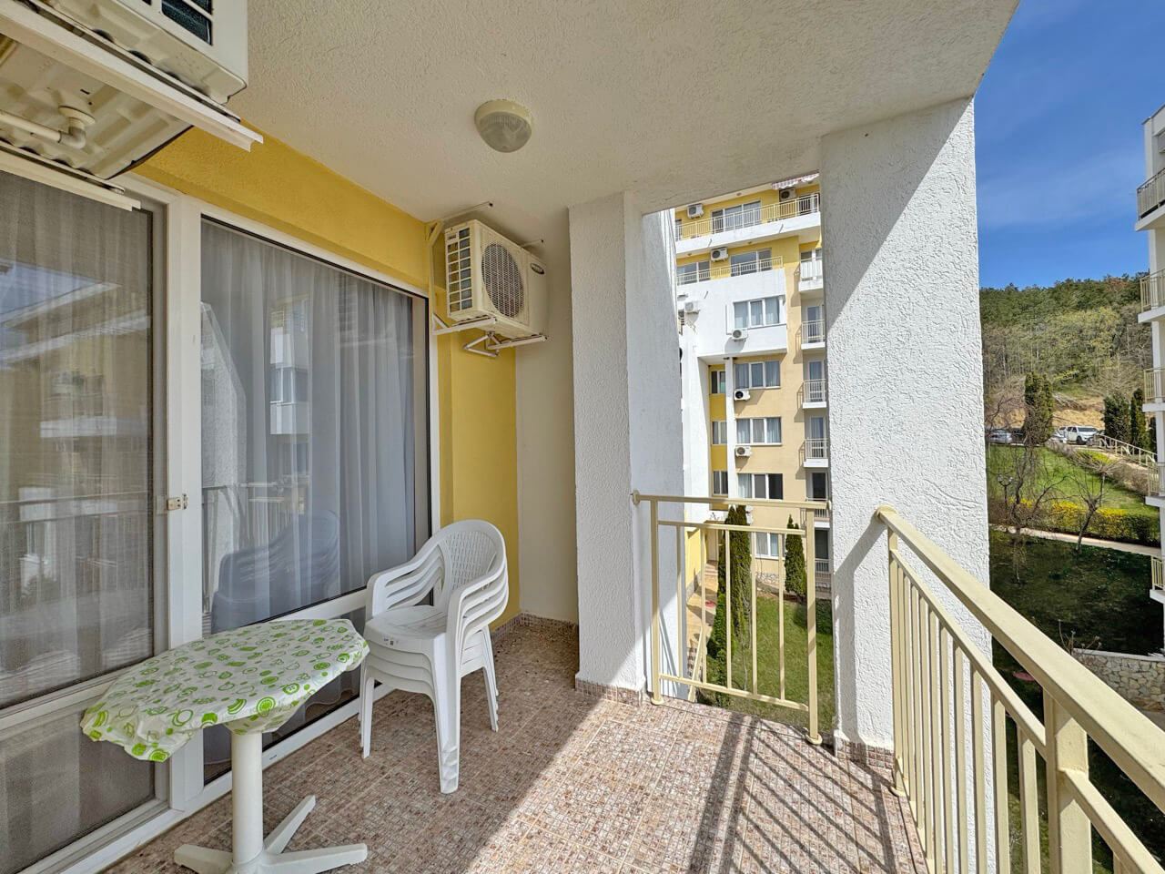 One-bedroom apartment with sea panorama and pool view in a prestigious complex in Sveti Vlas