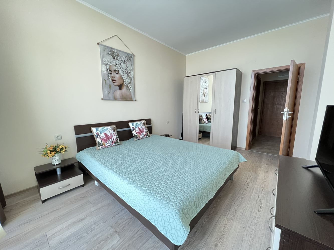 One-bedroom apartment on the first line with sea view in Nessebar, 500 m from the Old Town
