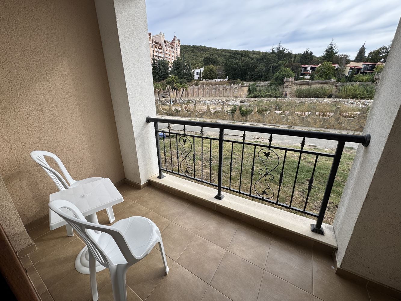 Cozy furnished studio in Elenite just steps from the sea