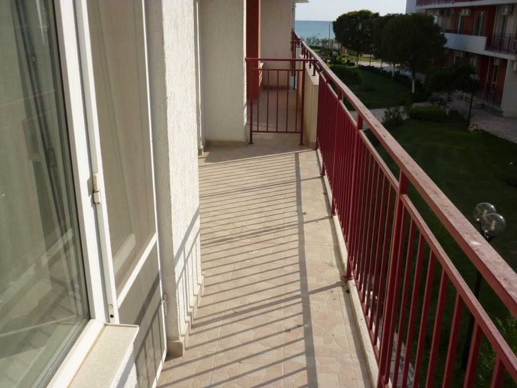 Fully Furnished One-Bedroom Apartment on the Beachfront with Sea View in Elenite