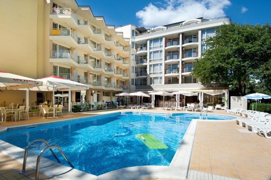 One-Bedroom Apartment 300 m from the Sea in Sunny Beach – Excellent Investment by the Sea