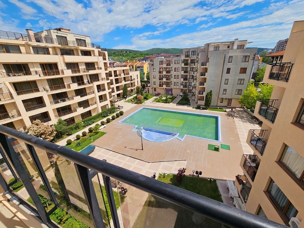 One-bedroom apartment with panoramic views and excellent location in Sunny Beach