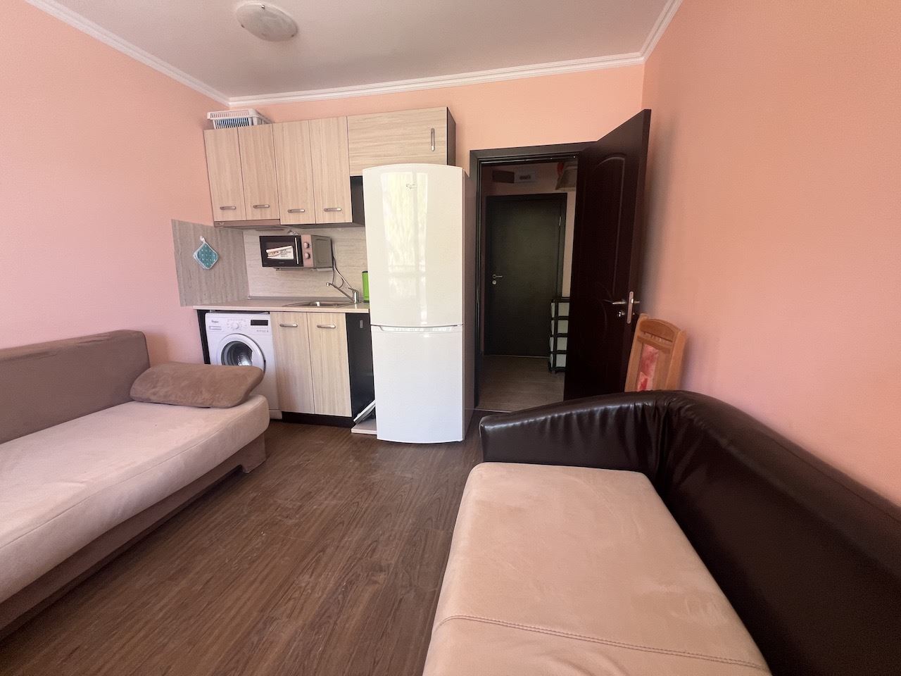 Cozy studio in the heart of Elenite – just minutes from the beach, in a gated complex with a pool and excellent amenities