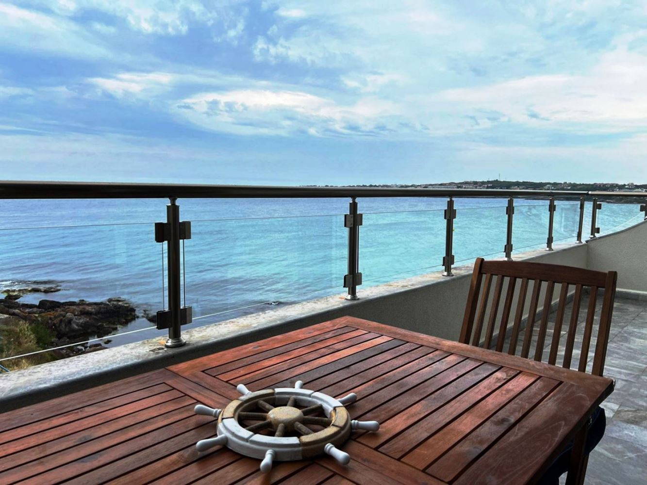Sozopol – one-bedroom apartment on absolute first line to the sea at Harmani Beach