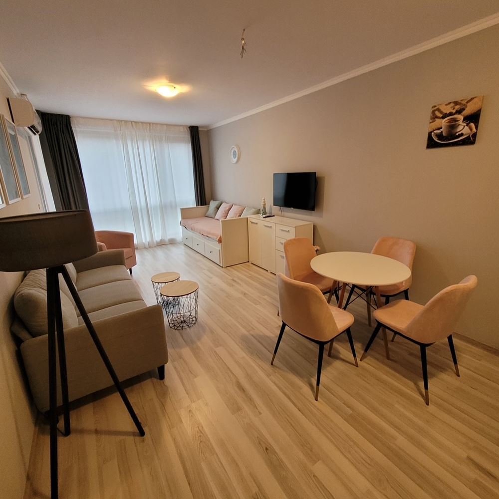 Cozy one-bedroom apartment with new furnishings in a gated complex near the sea in Elenite Resort