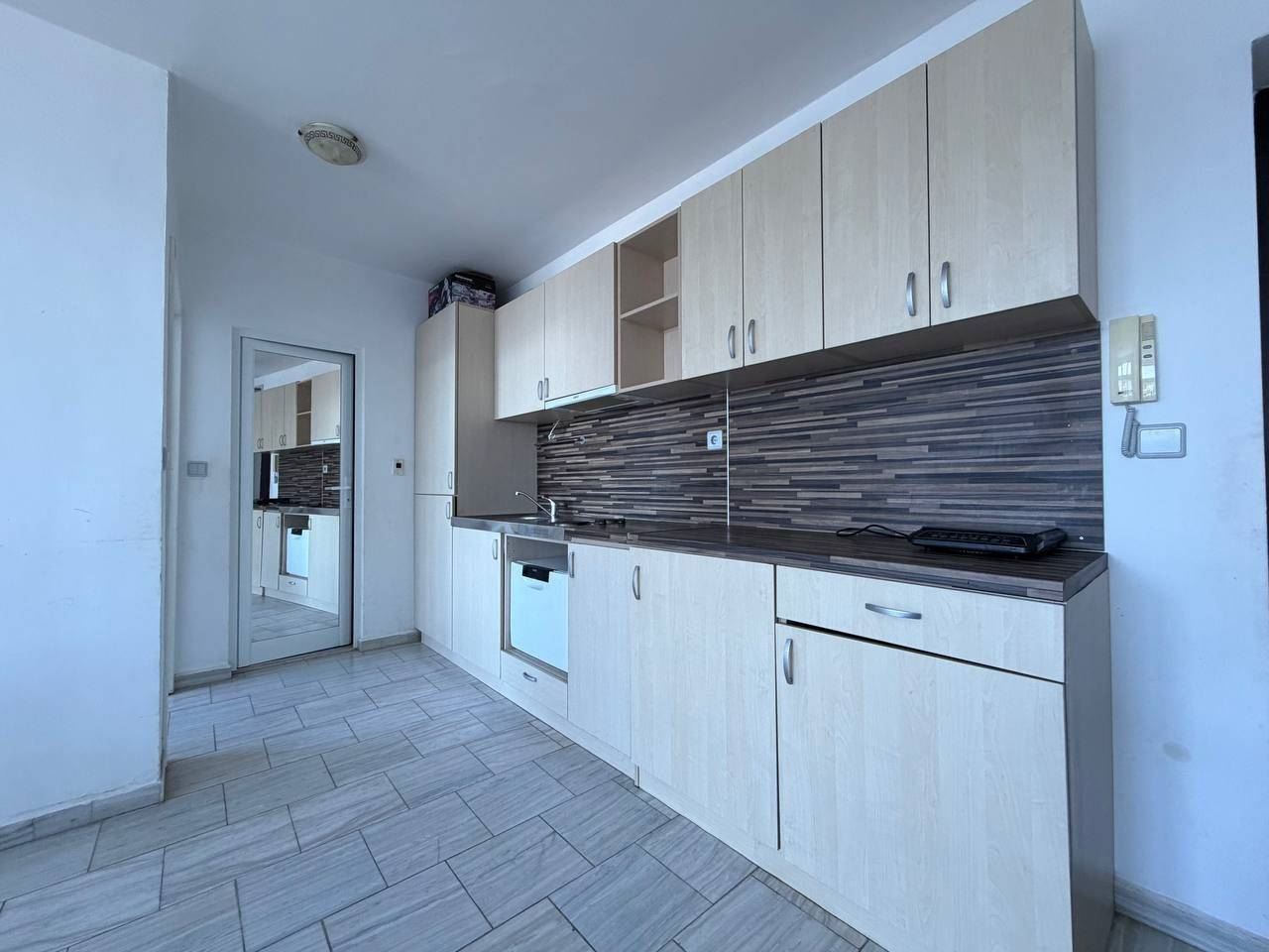 One-Bedroom Apartment on the First Sea Line in Pomorie – Panoramic Views of the Sea and Swimming Pool