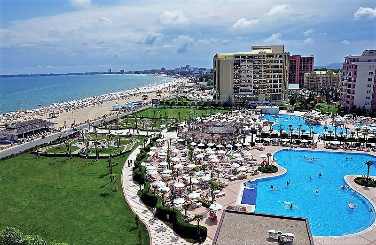 Spacious One-Bedroom Apartment on the First Line with Impressive Amenities in Sunny Beach